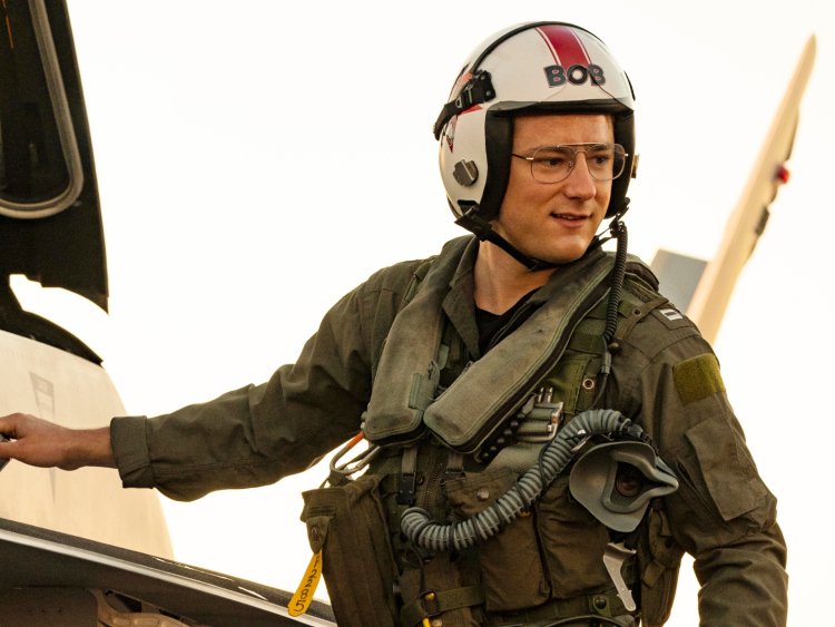 Lewis Pullman top Gun