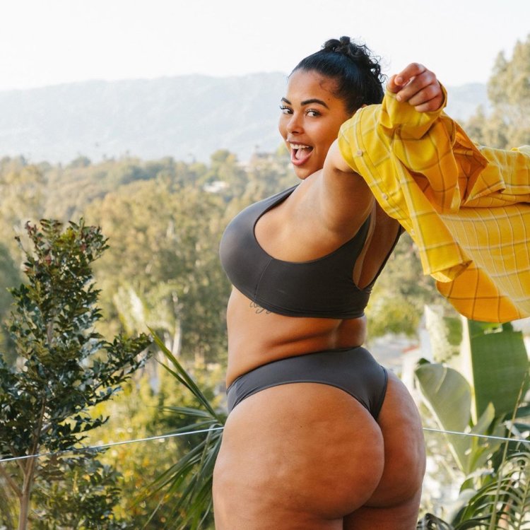 Lush large woman legs