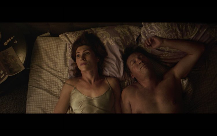 Svetlana Kamynina in bed