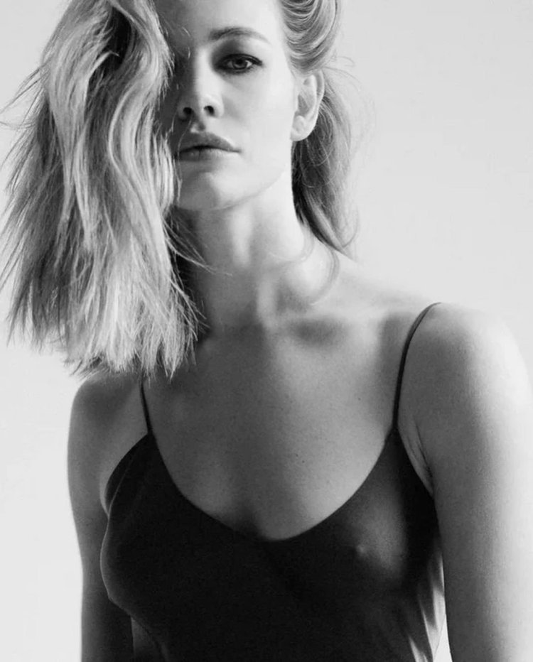 Svetlana Ustinova hot