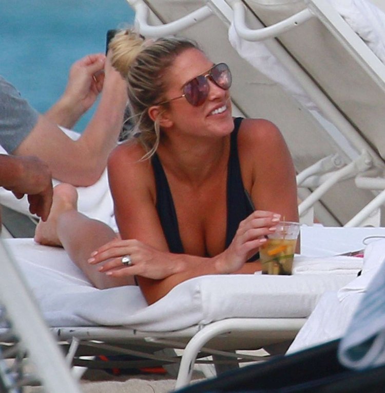 Kelly aka @missaj123