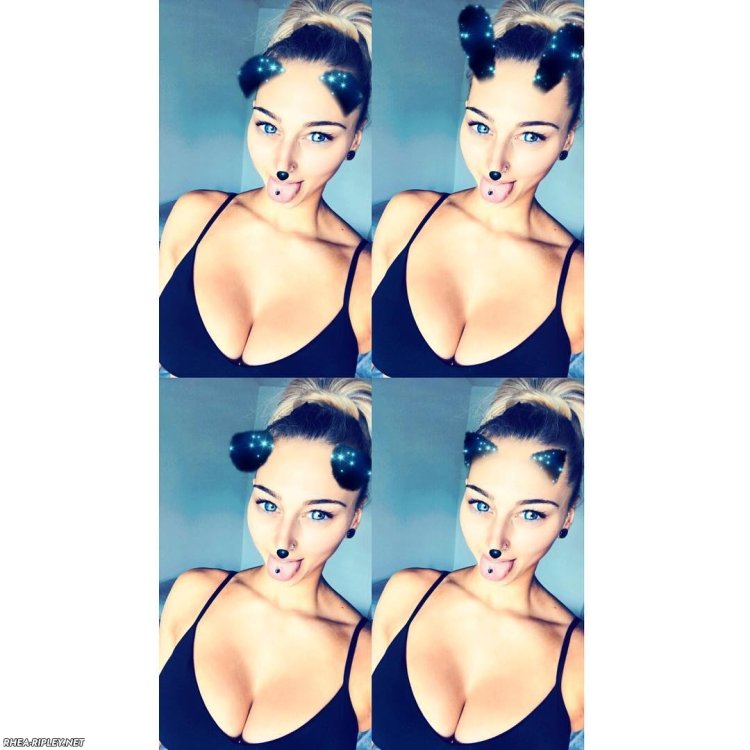 Model Rhea Elizabeth nude