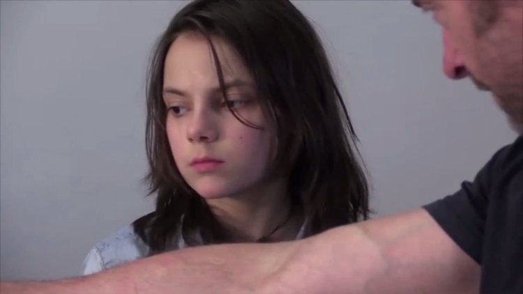 Girl with claws cosplay