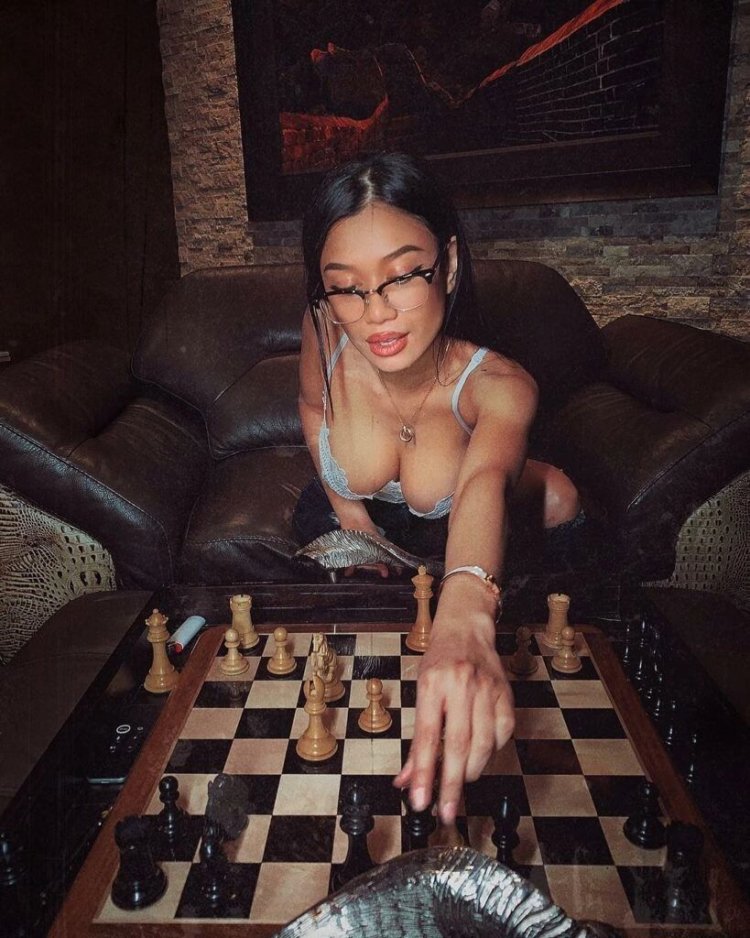 Ellie Lou (@fititykitty)