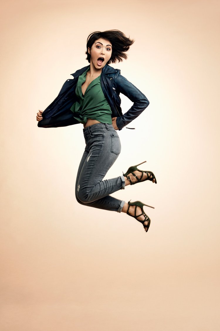 Daniella Pineda feet