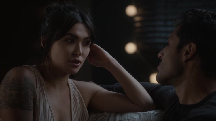 Daniella pineda kiss