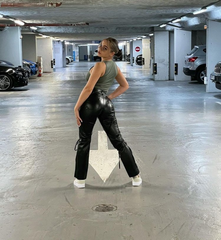 Valya carnival in jeans