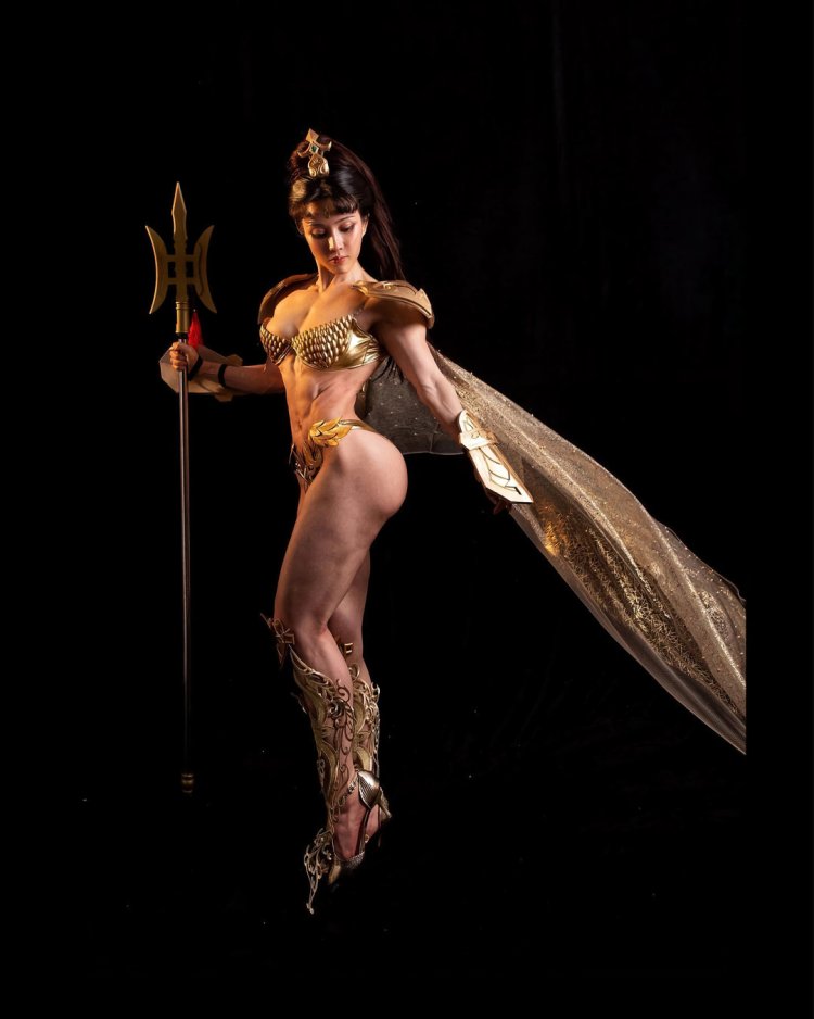 Bodybuilder cosplayer Chun
