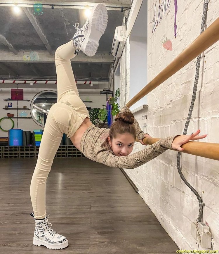 Dana Taranova “easy gymnastic warm-up by the Sea”