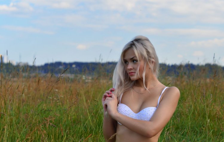 Blonde in nature private
