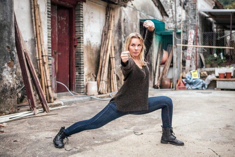 Movie lady Bloody fight