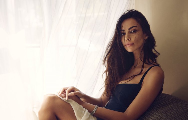 Madalina Ghenea brunette