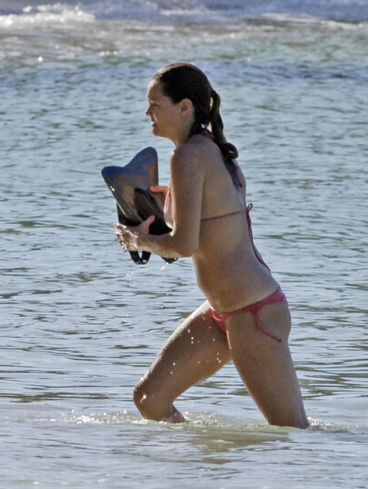 Jennifer morrison bikini
