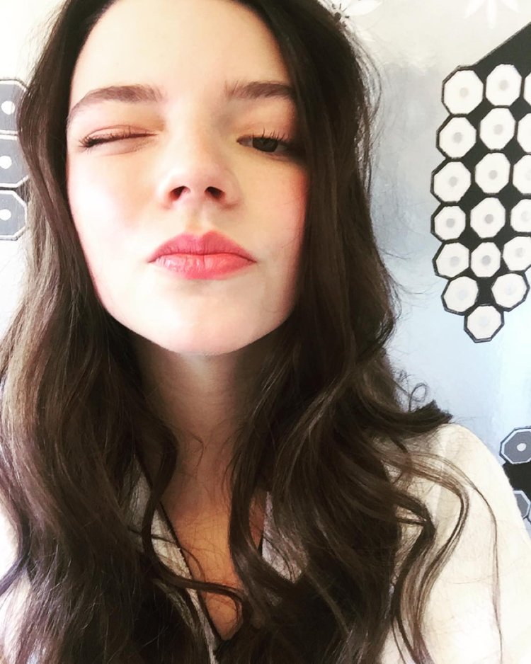 Anya Taylor-Joey tongue