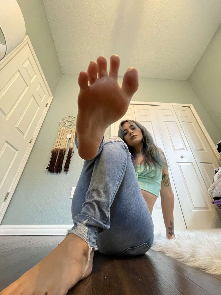 Brattyfootgirls Naomi Swann