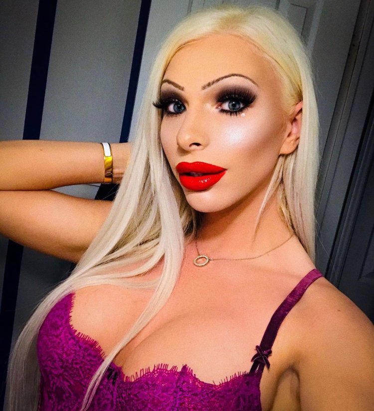 The girl changed herself