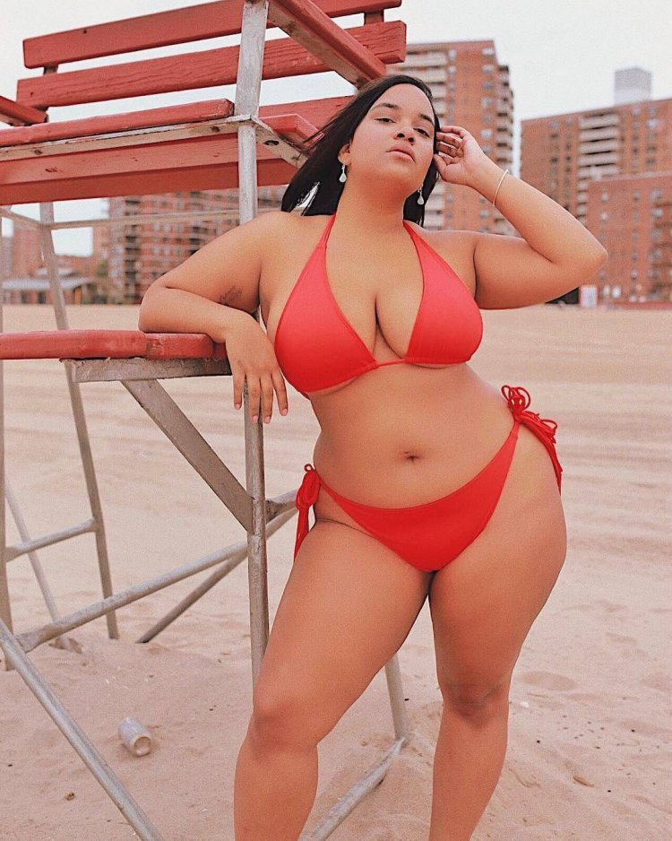 Vanessa plus size model