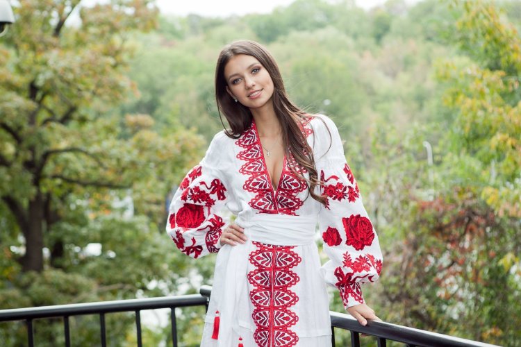 Polina Tkach in vyshyvanka