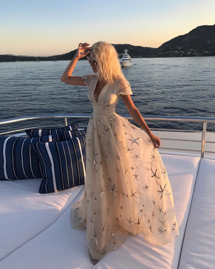 Yana Rudkovskaya Outfits