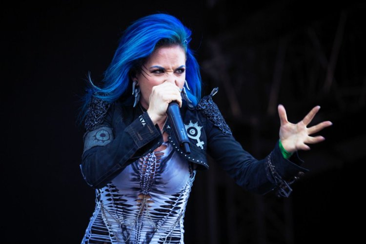Alissa White Gluz 2016