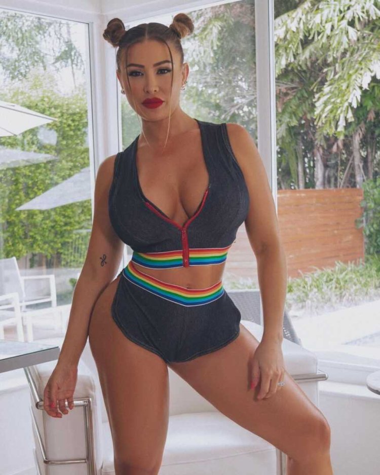 Francia James Online