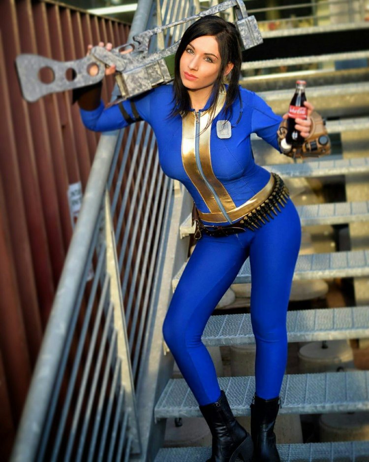 Cosplayer JENNALYNNMEOWRI