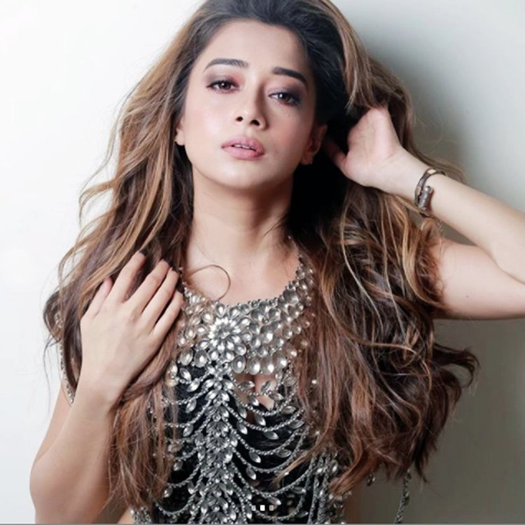 Tina Louise model height weight