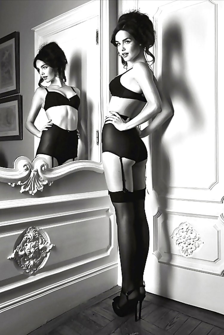 Emilia Clarke in stockings