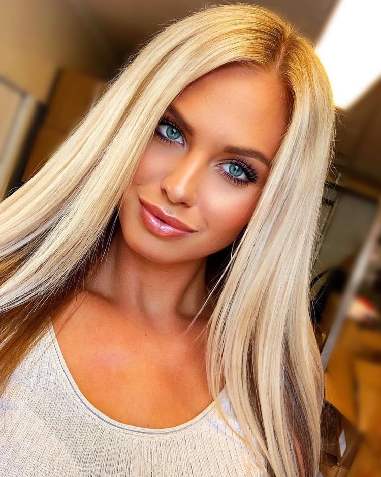 Fashion model Anet Mlcakova