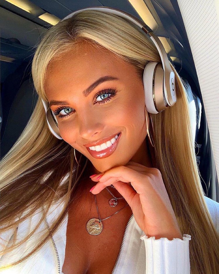 Anet Mlcakova in dresses