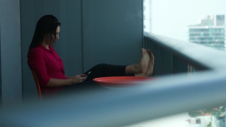 Kamala Harris sitting cross-legged