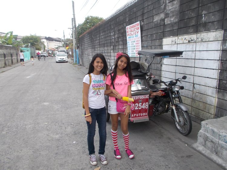 Filipinos in Manila hooker