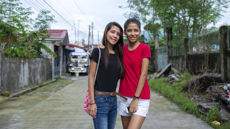Filipino girls on the streets