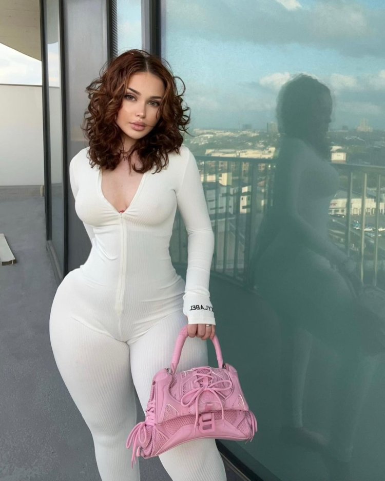 Taylor Hill full face