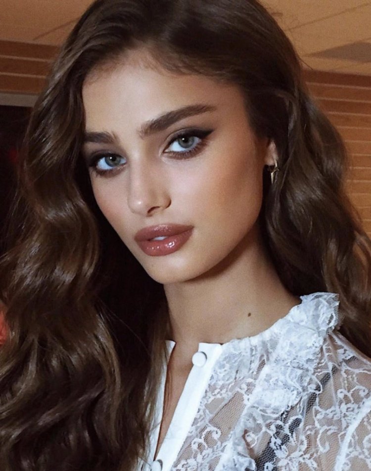 Stella Maxwell and Kendall Jenner