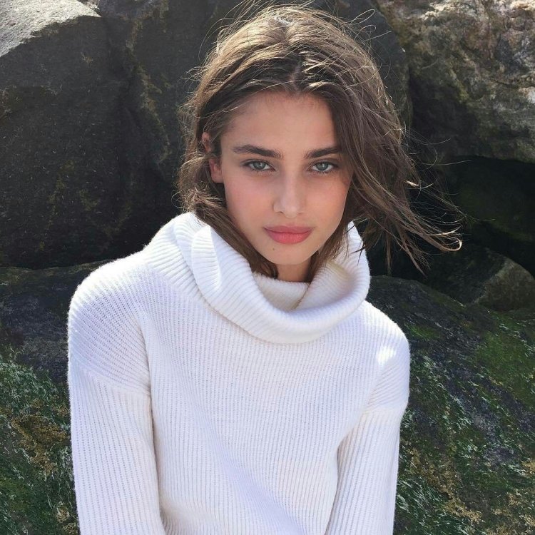 Taylor Hill Model 2022