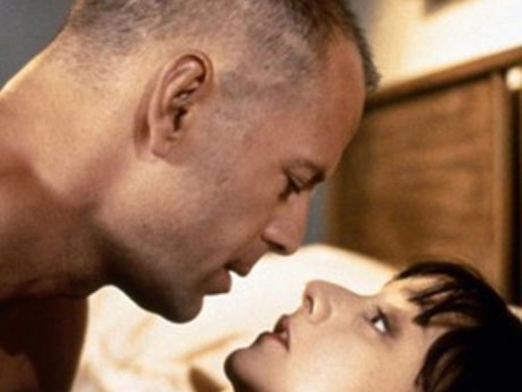 Color of the night Bruce Willis in the pool