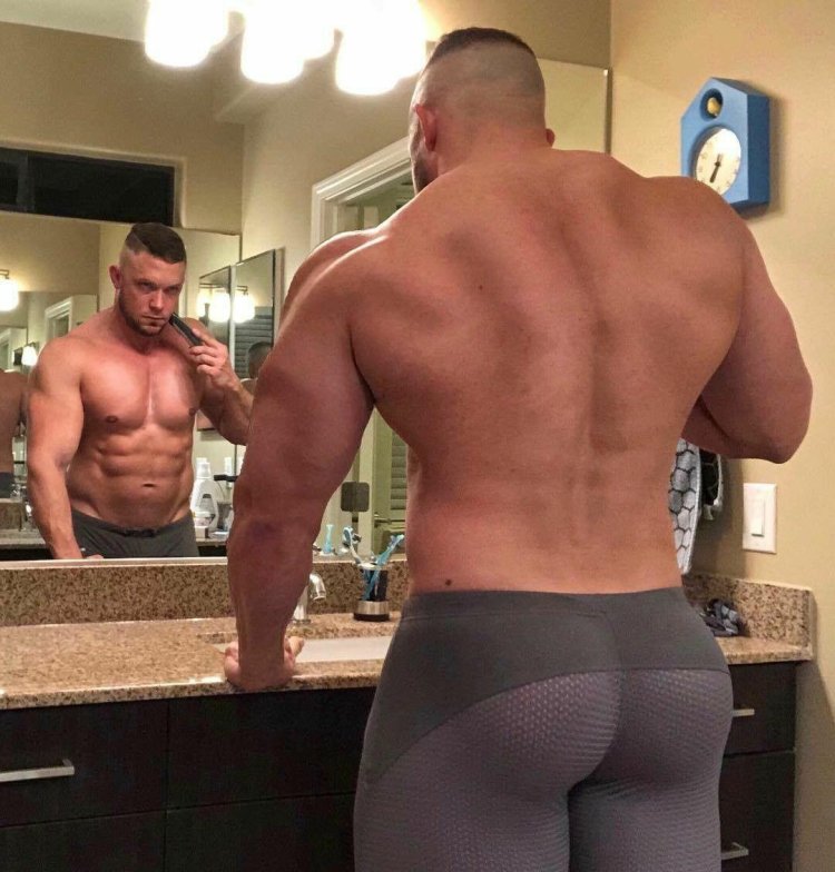 Guys abs macrophilia