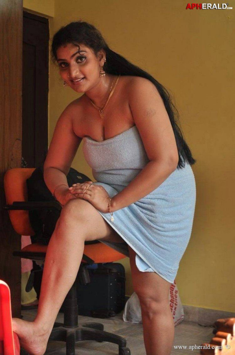 Tamil actress Hot Blouse