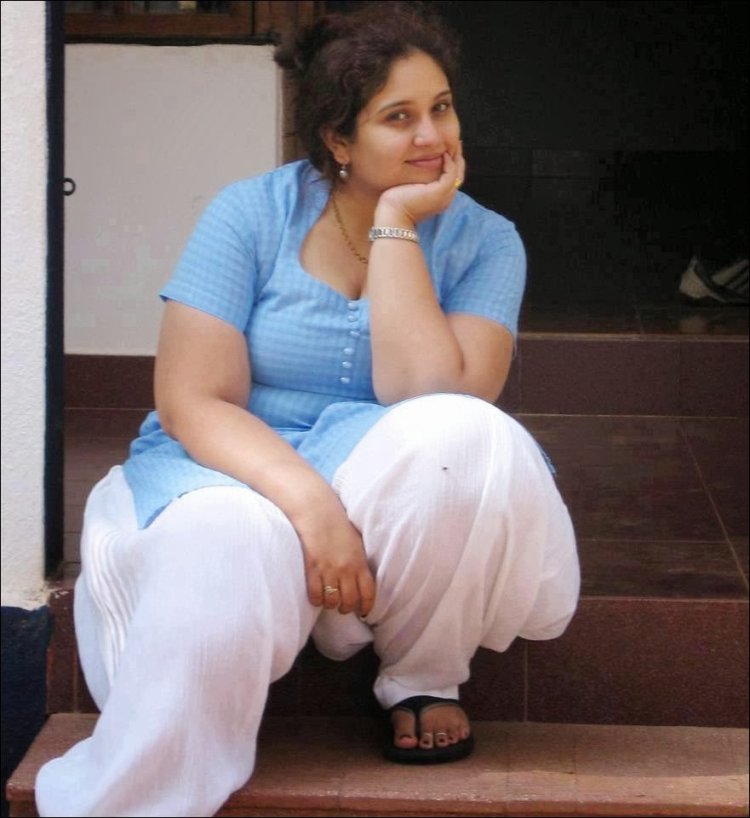 Aunties cross-dressing indian