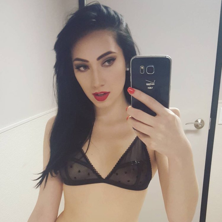 Aria Alexander selfie