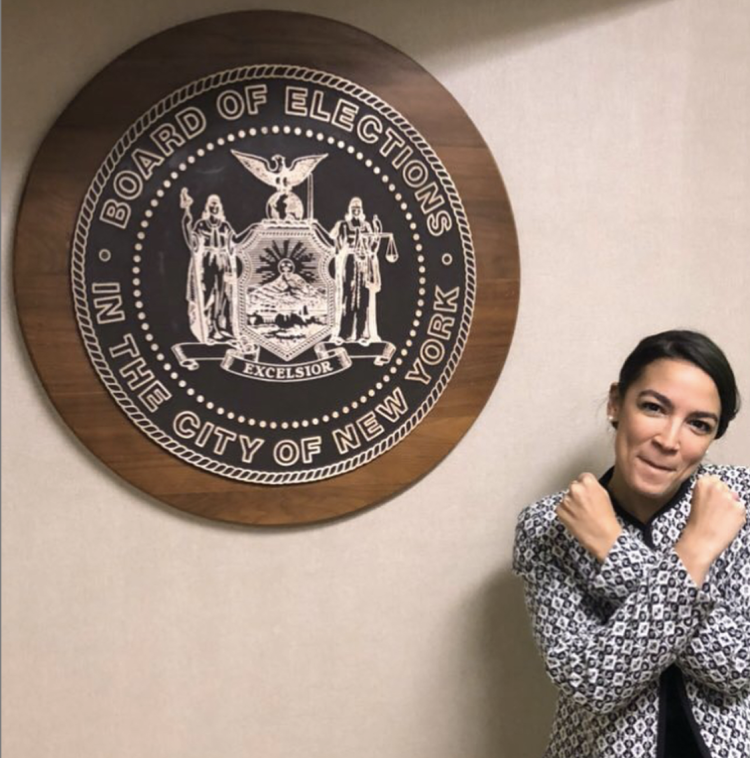 Alexandria Ocasio-Cortez met Gala