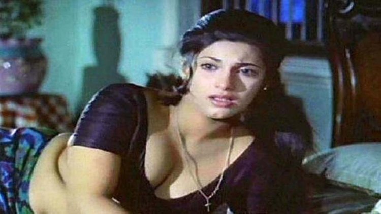 Dimple Kapadia hot