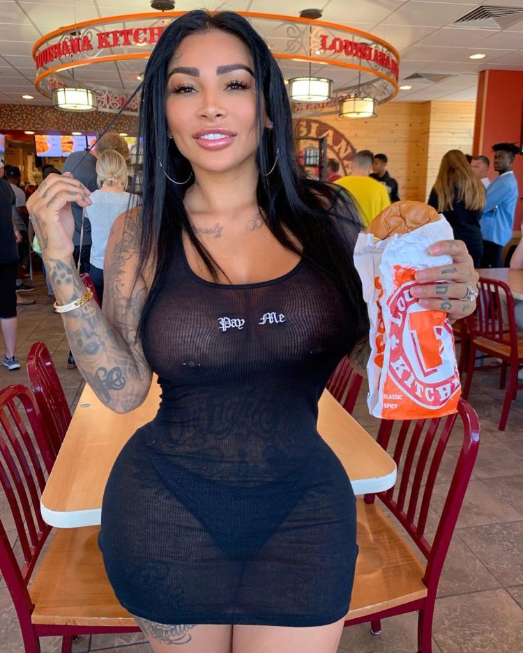 Model Britani Razavi