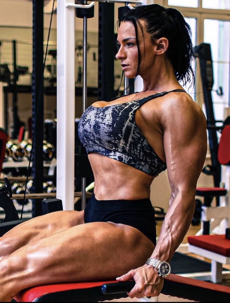 Cindy Landolt in bikini