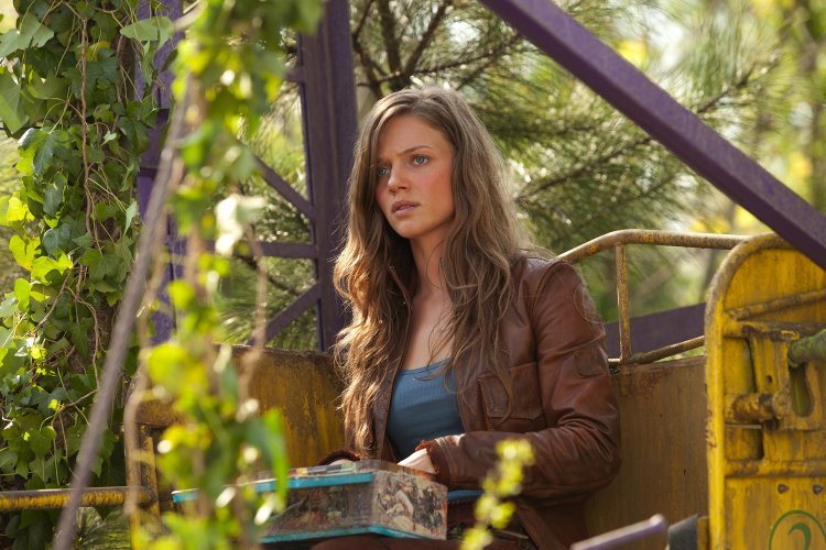 Tracey Spiridakos revolution
