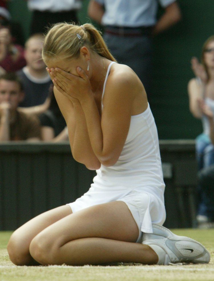 Sharapova on her knees