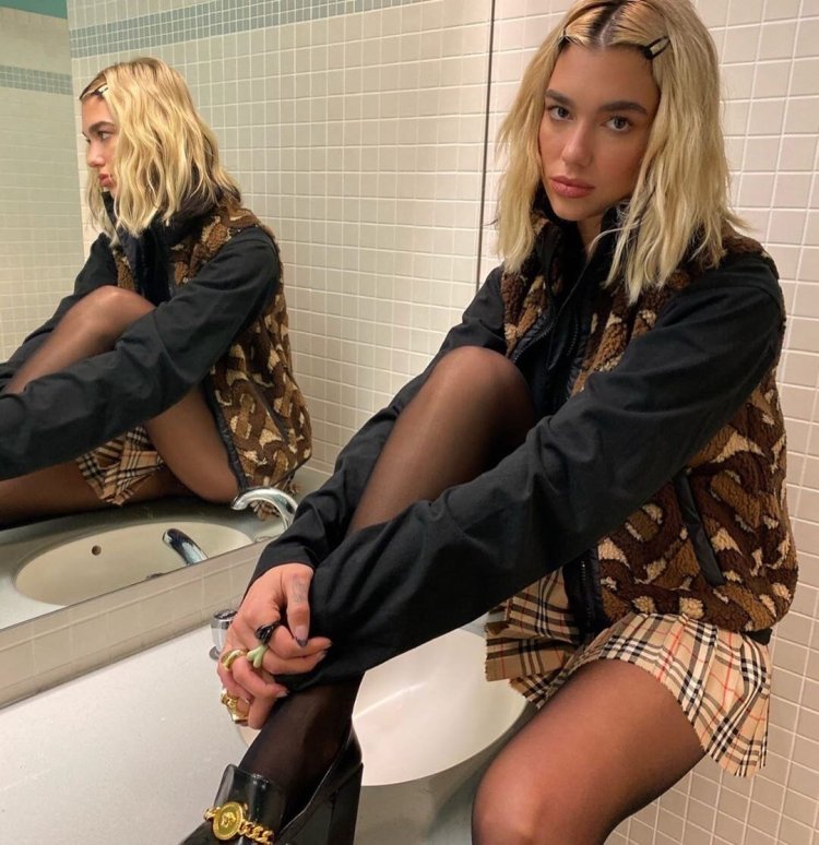 Dua lipa in pantyhose