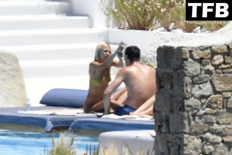 Girl Courtois Michel