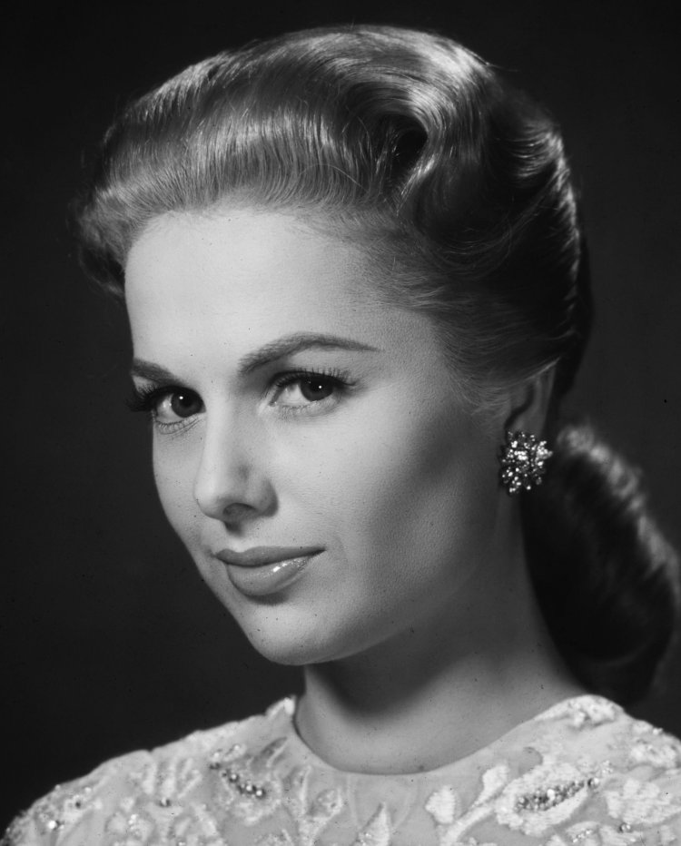 Ava Gardner scandalous Hollywood star